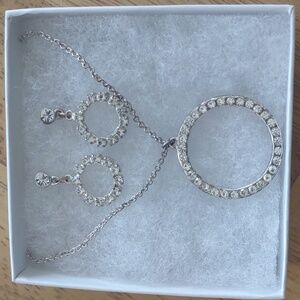 Necklace and earring set